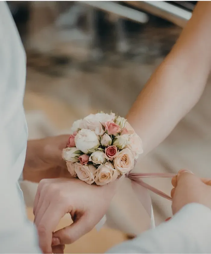 Prom corsage Richmond KY - Rose and Gold design